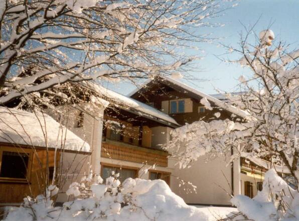 Süd-West-Ansicht mit Balkon Wohnung 3
