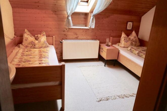 zweiter Schlafraum mit zwei Einzelbetten