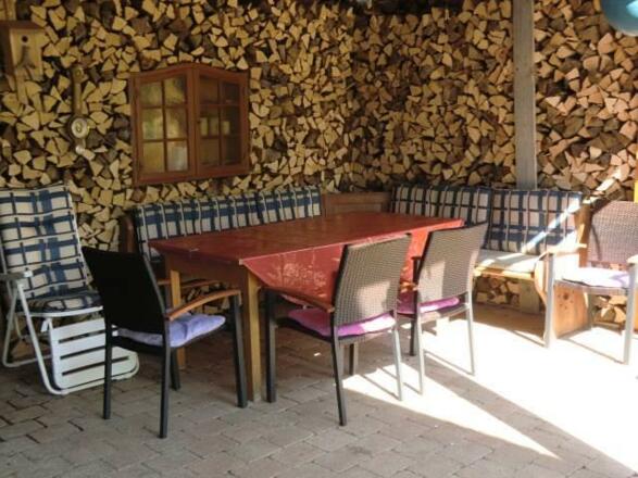 Überdachte Sitzmöglichkeit