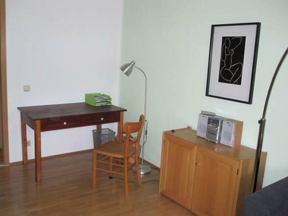 Kaminzimmer: Schreibtisch