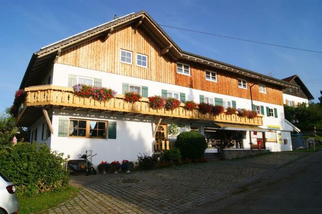 Haus Megele im Sommer