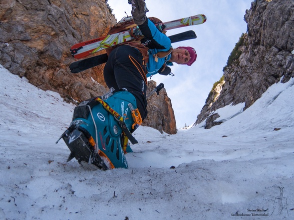 oft sind in der nordseitigen Rinne Steigeisen erforderlich