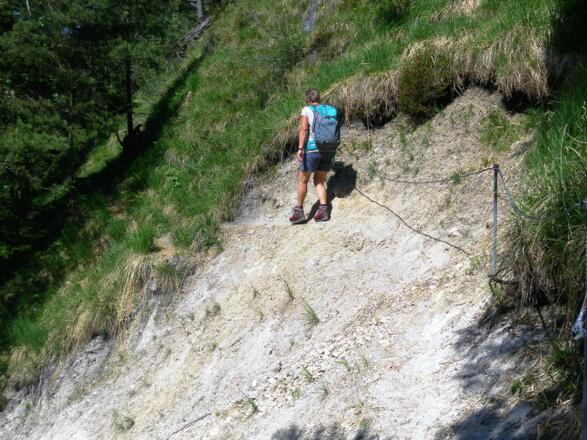 Wegabrutschung, gesicherte Querung