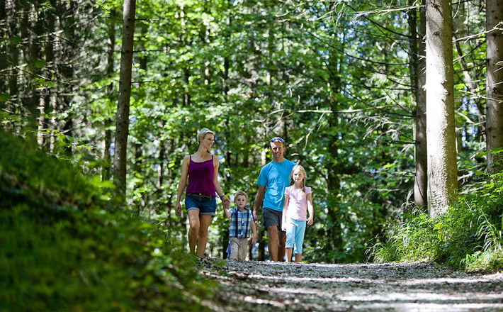 Wandern auf dem Märchenpfad Bischofswiesen am Aschauerweiher