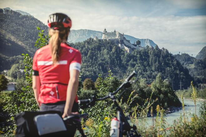 Tauernradweg Blick auf die Burg Hohenwerfen