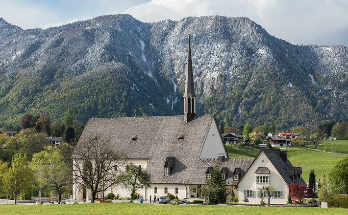 Katholische Pfarrkirche St. Nikolaus von der Flüe | Bayerisch Gmain