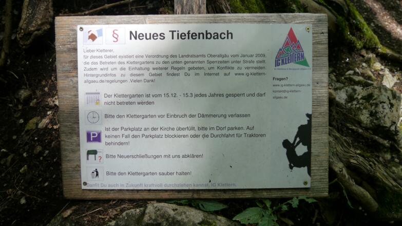 Hinweisschild des Kletterfelsens