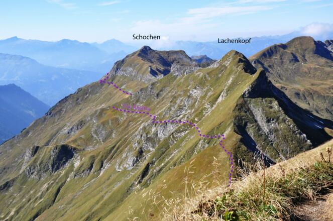 Blick vom Laufbacher Eck nach Westen auf den weiteren Wanderweg
