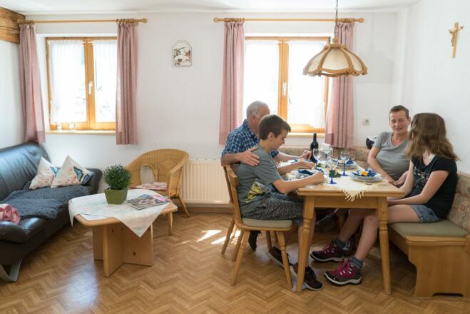 Wohn- und Essbereich Ferienwohnung Grünten