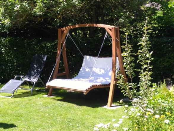 Hollywoodliege im Garten