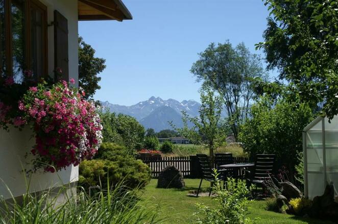 Blick nach Süden in unserem Garten