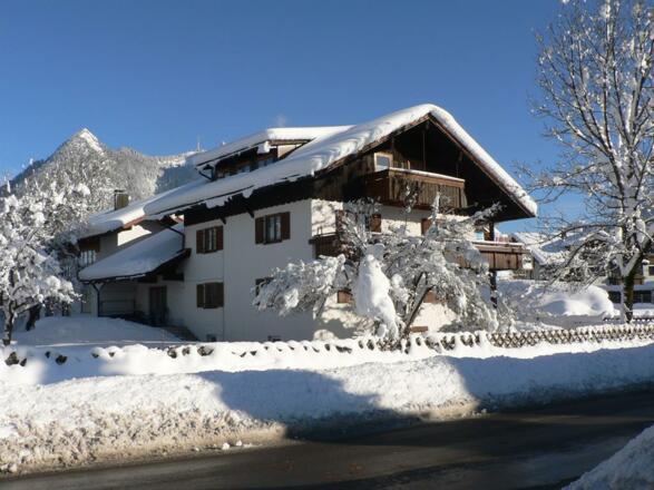 Hausansicht im Winter