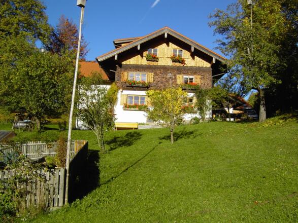 Haus mit Wiese