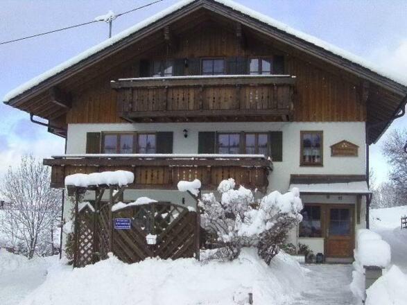 unser Haus im Winter