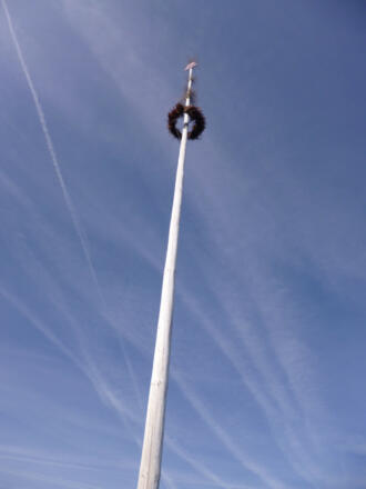 Maibaum - markantes Gipfelzeichen des Kleinen Barmsteins