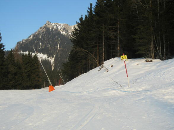 hier geht es rechts von der Piste weg