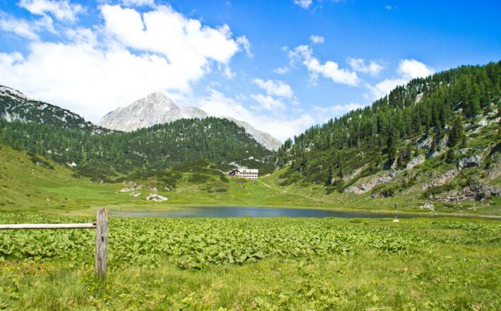 Funtensee, im Hintergrund das Kärlingerhaus
