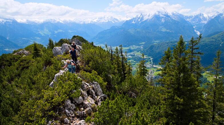 Auf dem felsigen Grat