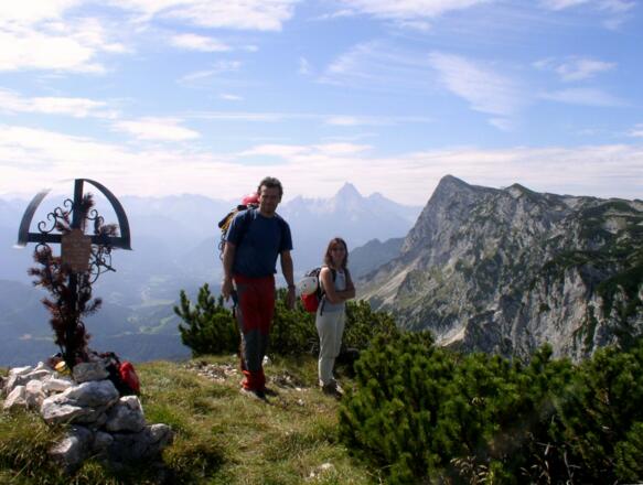 Gedenkkreuz 1820m, nach dem Aufstieg von der Mittagsscharte.