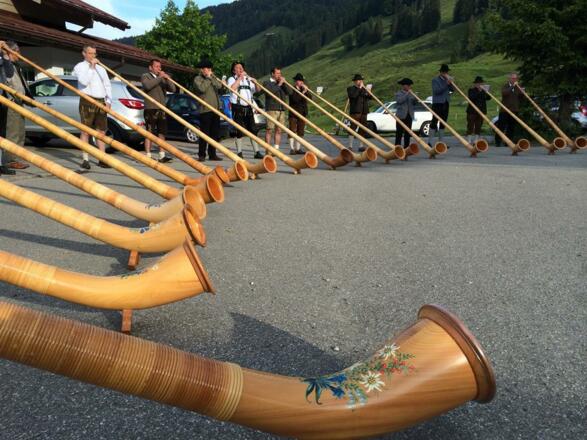 Weckruf: 5Alphorniade in Balderschwang