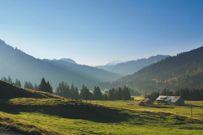 Wandern bei Sonnenaufgang