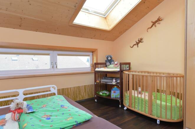 "Edelstein" großes Schlafzimmer Kinderecke