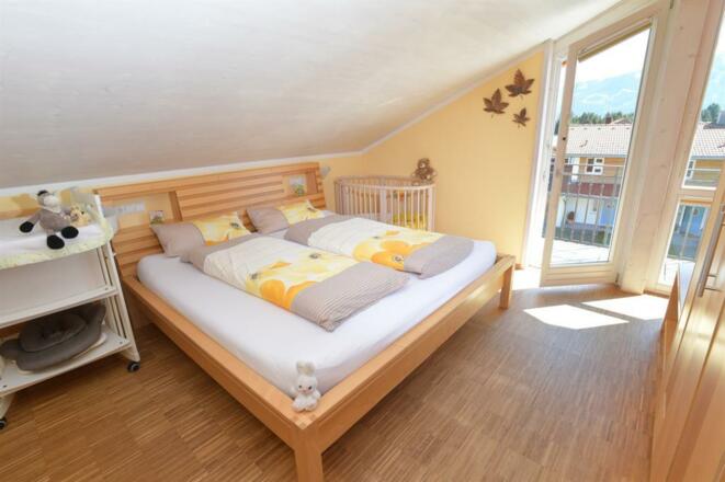 "kleine Ahornsuite" großes Schlafzimmer mit Balkon