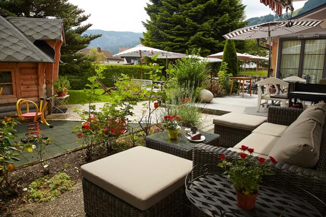 Grillhütte und Terrasse - perfekt für laue Sommerabende