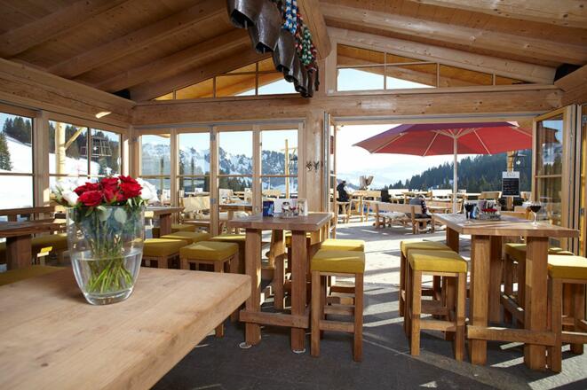 Urige Einrichtung und feine Hüttenspezialitäten komplettieren das Allgäu-Erlebnis