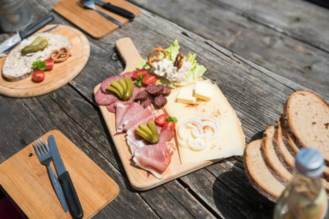 Auf der Alpe Hinteregg bei Bolsterlang werden Sie mit leckeren Brotzeiten verwöhnt