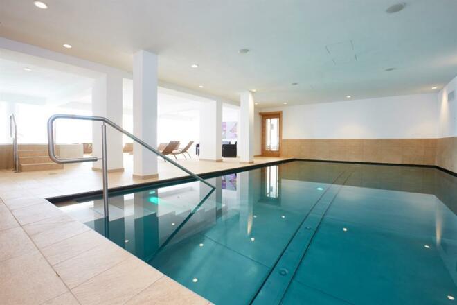 Indoor-Pool