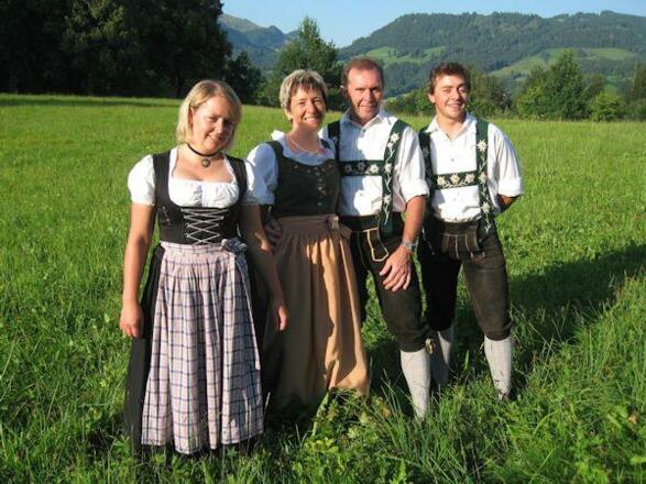 Gastgeberin Anita mit Fam.