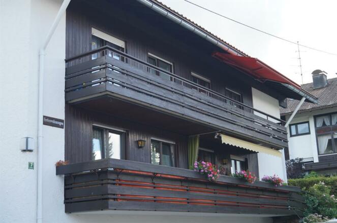 Balkon mit Sonnenschutz