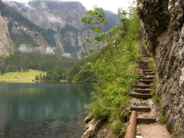 Von diesem Steig aus hat man einen wunderschönen Blick auf den Obersee.