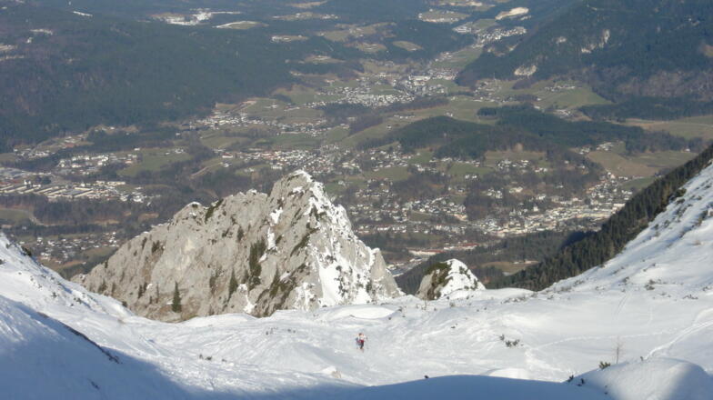 Am Ende des Alpeltales gibt`s endlich die ersten Sonnenstrahlen und einen Tiefblick auf Berchtesgaden.