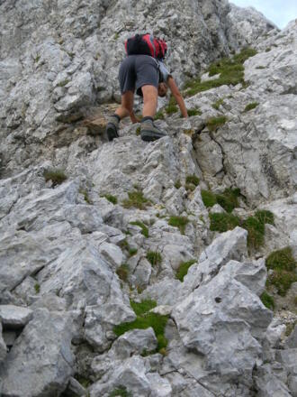 steiles Abklettern in Gratscharte