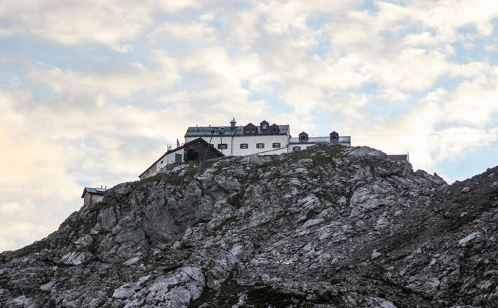 Blick aus der Ramseider-Scharte zum Riemannahus