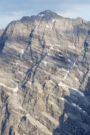 &quot;Bänder&quot; aus Dachsteinkalk (Foto vom Feuerpalfen aus)