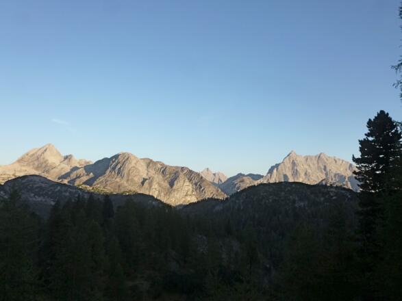Blick zum Hirschkopf und Watzmann