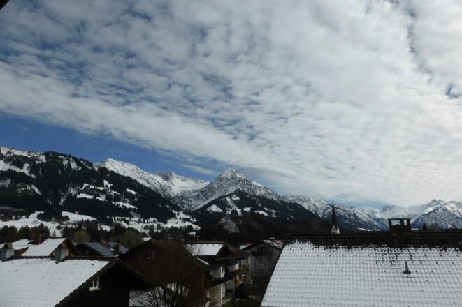 Balkonaussicht auf die Allgäuer Bergwelt