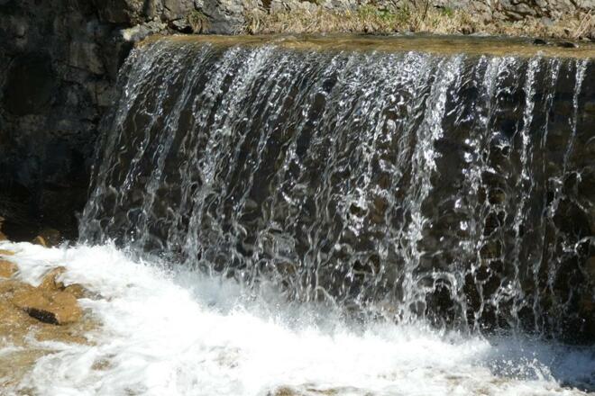 Kleiner Wasserfall