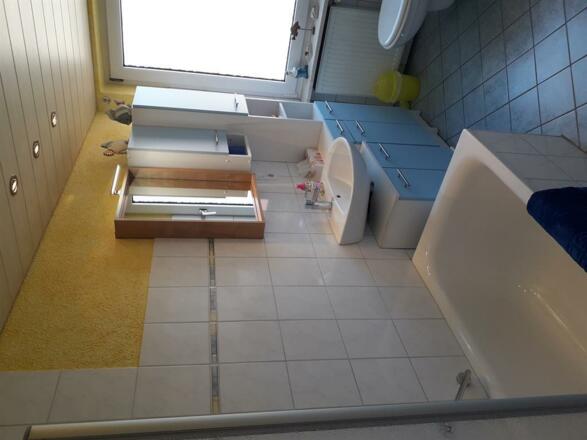 Helles Badezimmer in der Fewo Sinzig