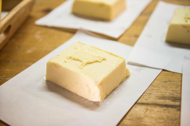 Frische Alpbutter der Alpsennerei Schattwald bei Obermaiselstein