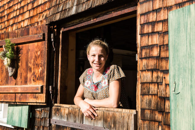 Die Älplerin Daniela Müller bewirtschaftet die Freiburger Alpe im Lochbachtal
