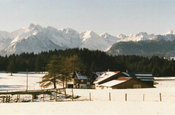 Winterwandern mit Blick nach Oberstdorf
