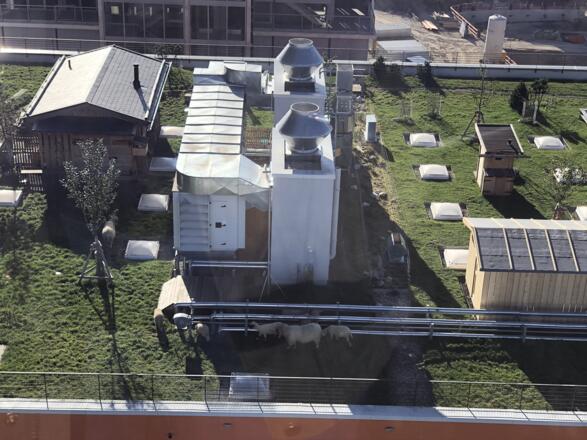 Ausblick vom Hi-Sky Riesenrad auf die Stadtalm des Werksviertels 