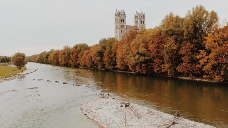 Blick von der Reichenbachbrücke auf die Isar