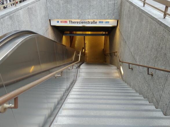 Startpunkt: U-Bahn Station Theresienstraße 