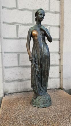 Julia Capulet Statue 