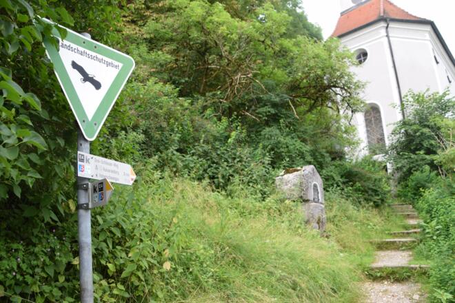 Weg zur Kirche &quot;Zu unseren lieben Frau am Berg&quot; 
